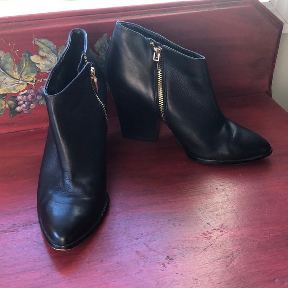 Calvin Klein black ankle boots size 7.5 - Picture 1 of 8